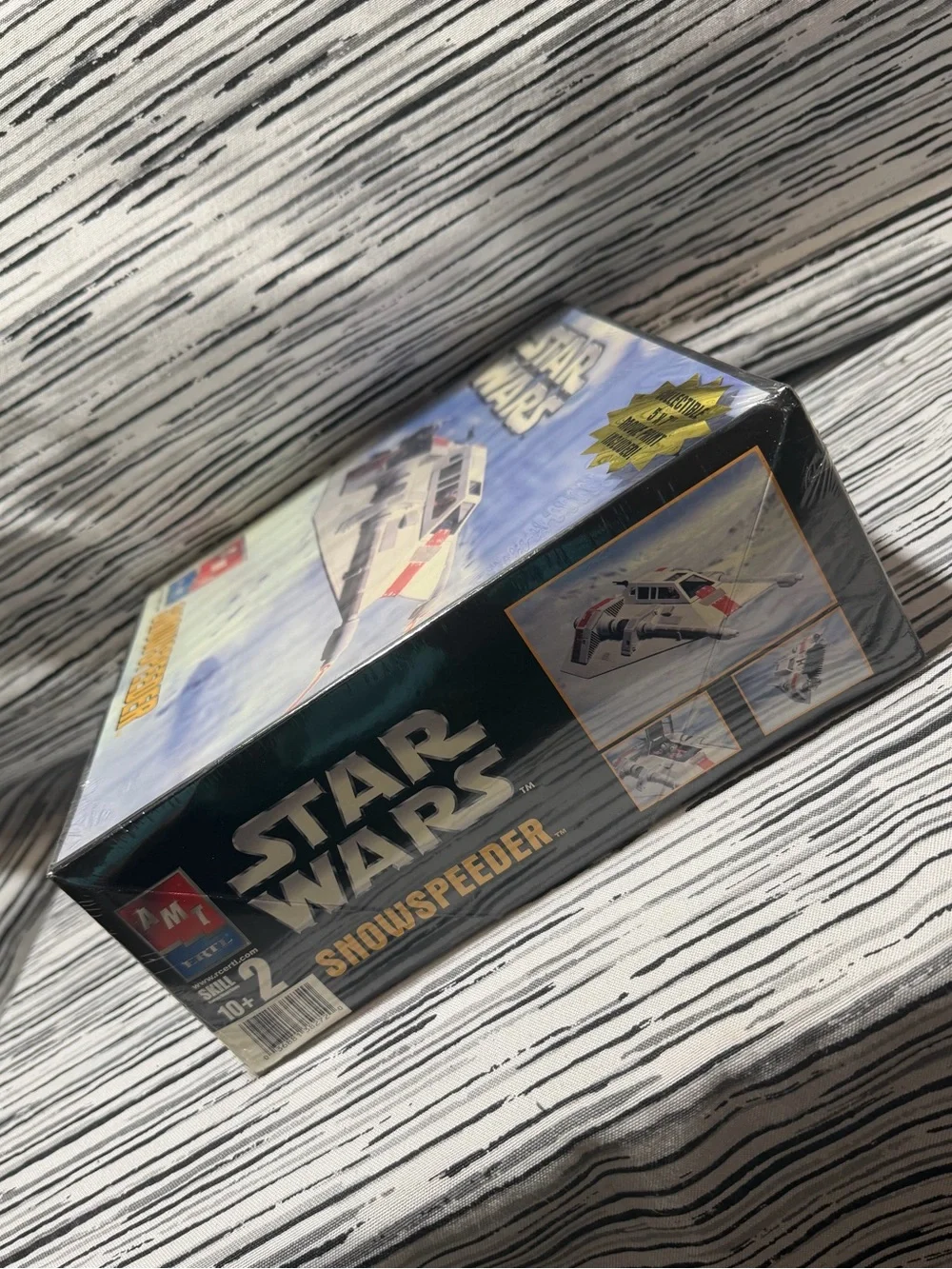 2005 Star Wars Snowspeeder Model Kit - includes 5x7” movie print!